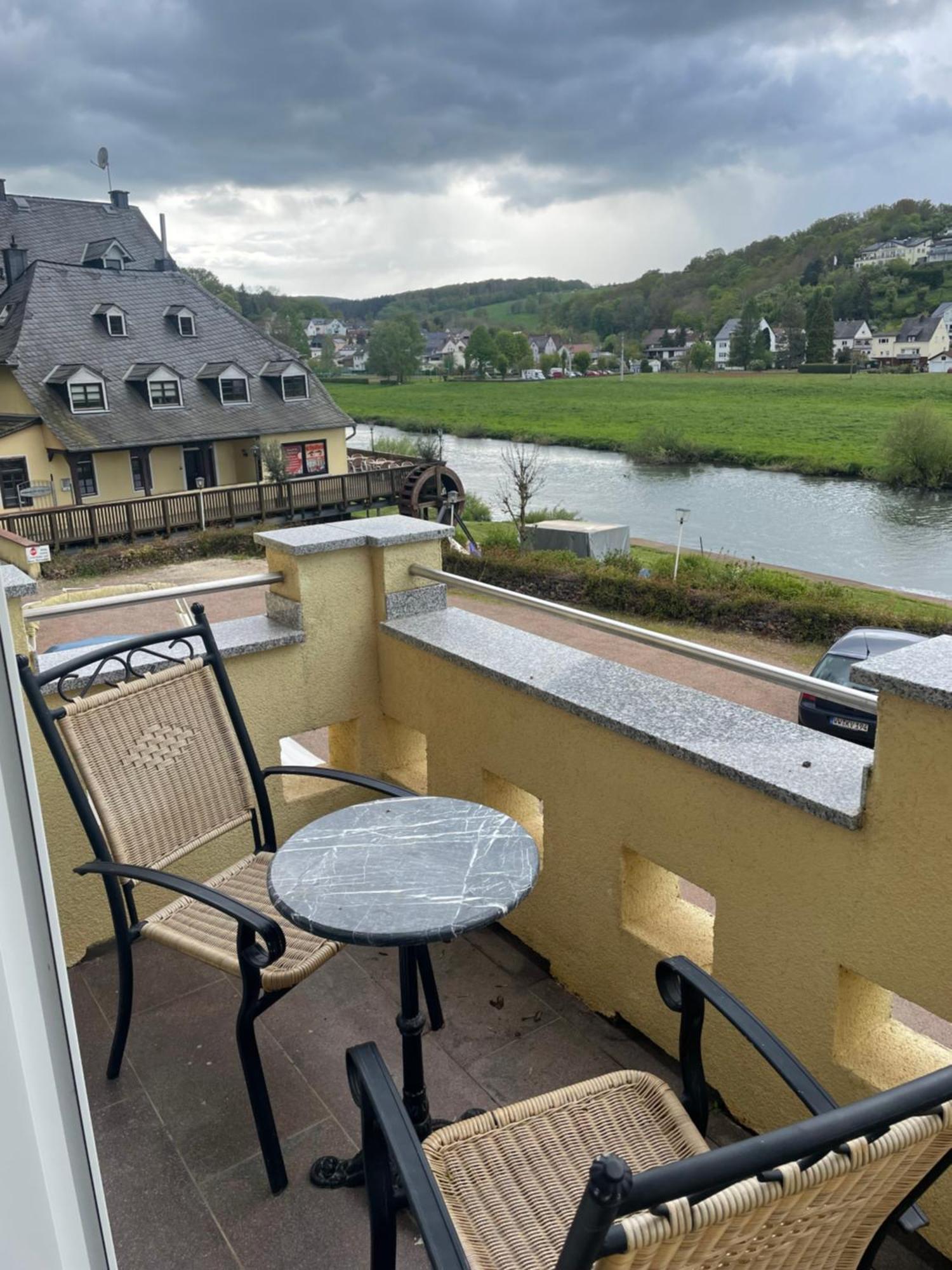 Ferienwohnung Riverside Resort Idyllisch Direkt An Der Lahn Диц Екстериор снимка