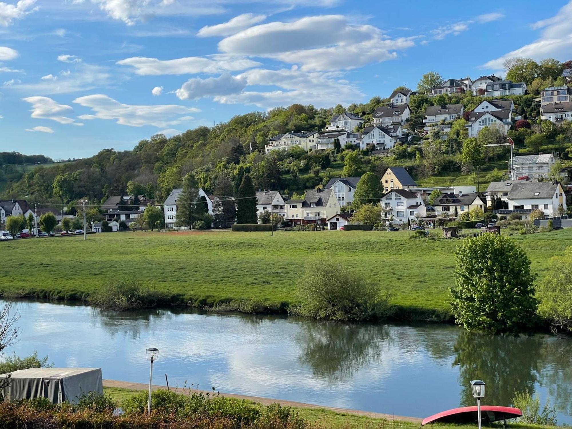 Ferienwohnung Riverside Resort Idyllisch Direkt An Der Lahn Диц Екстериор снимка
